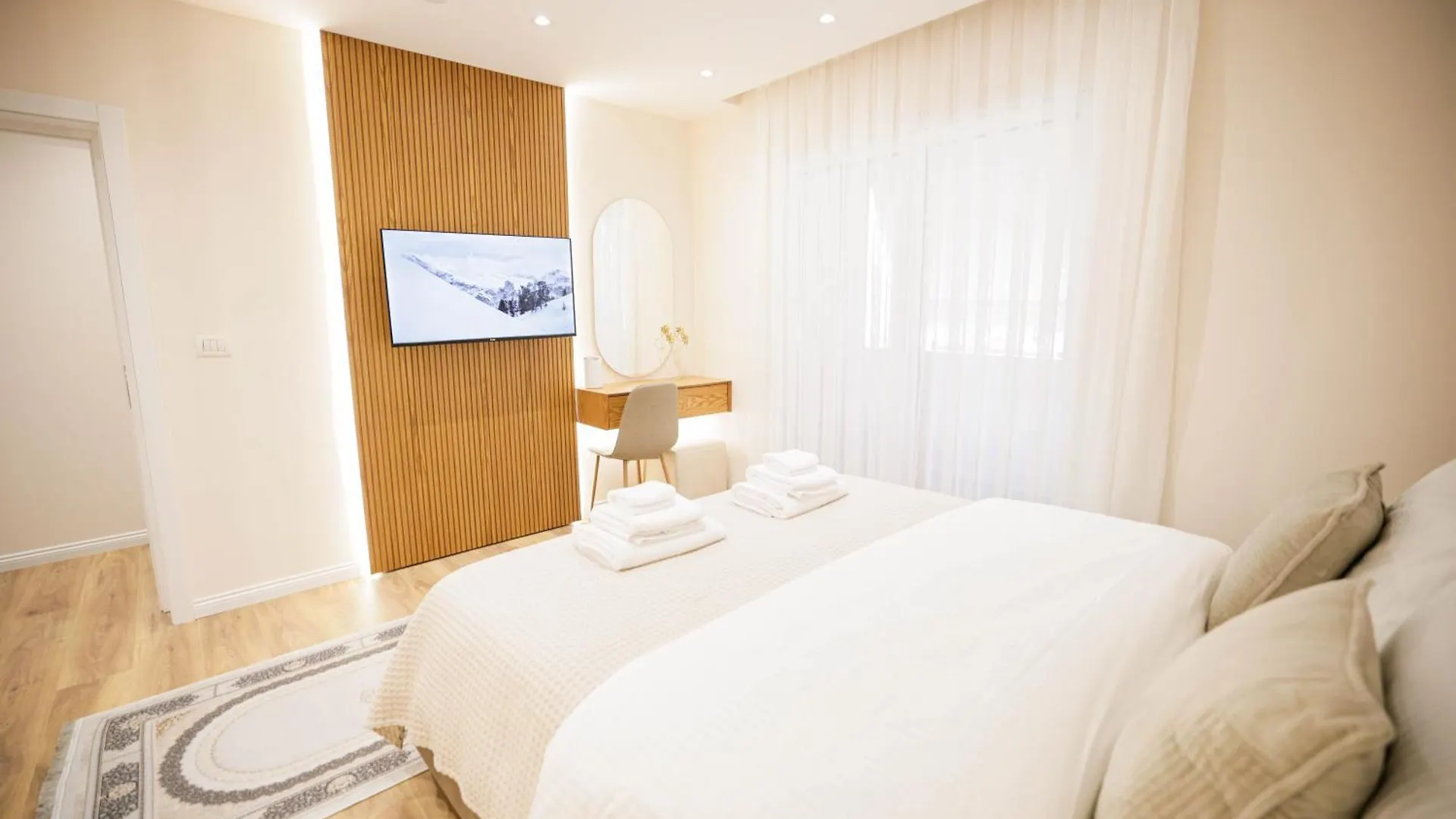Urban Deluxe Apartments Τίρανα 0*,