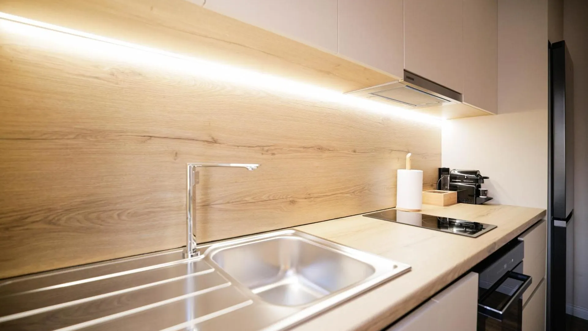 Urban Deluxe Apartments Τίρανα 0*,