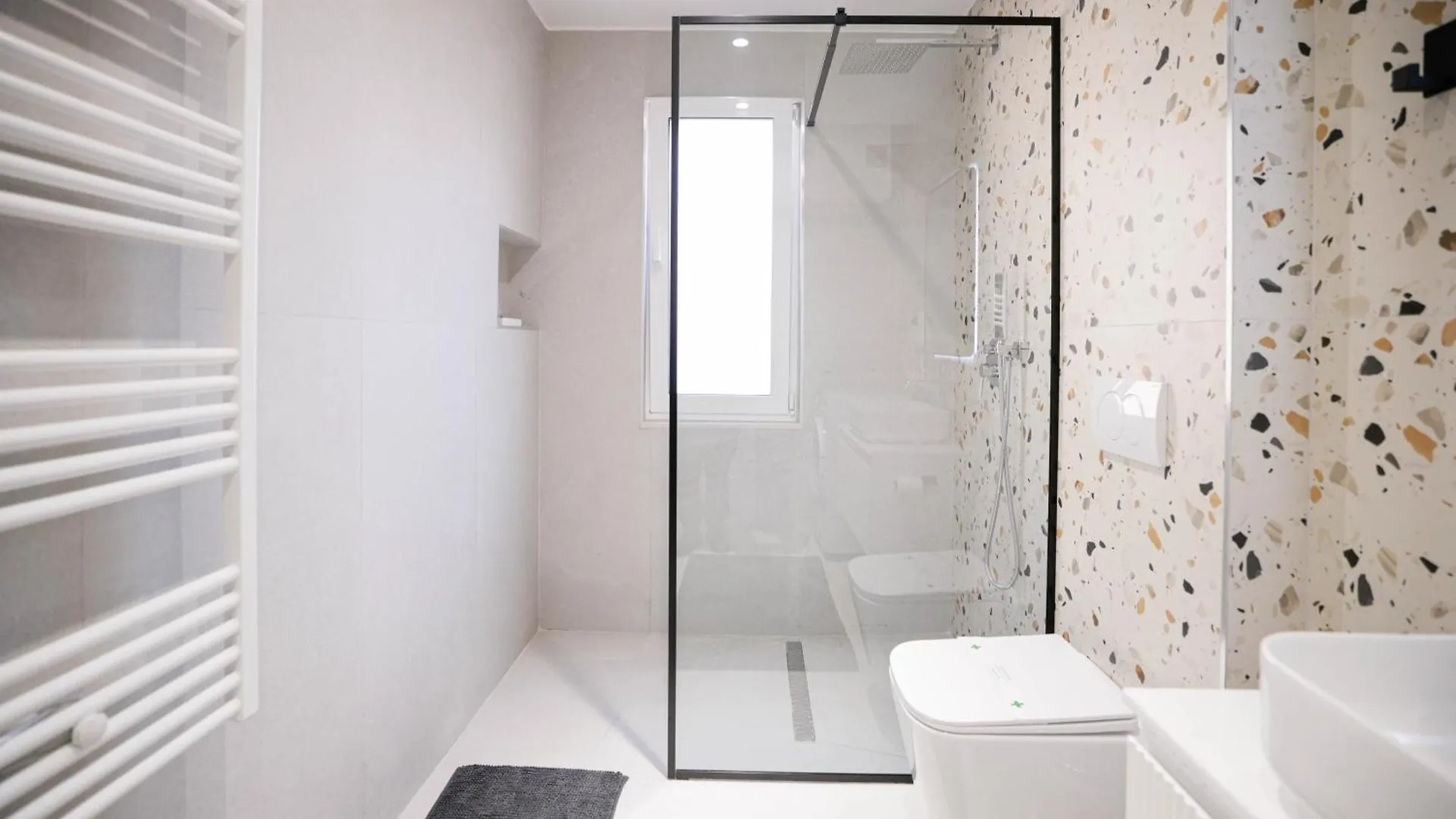 Urban Deluxe Apartments Τίρανα
