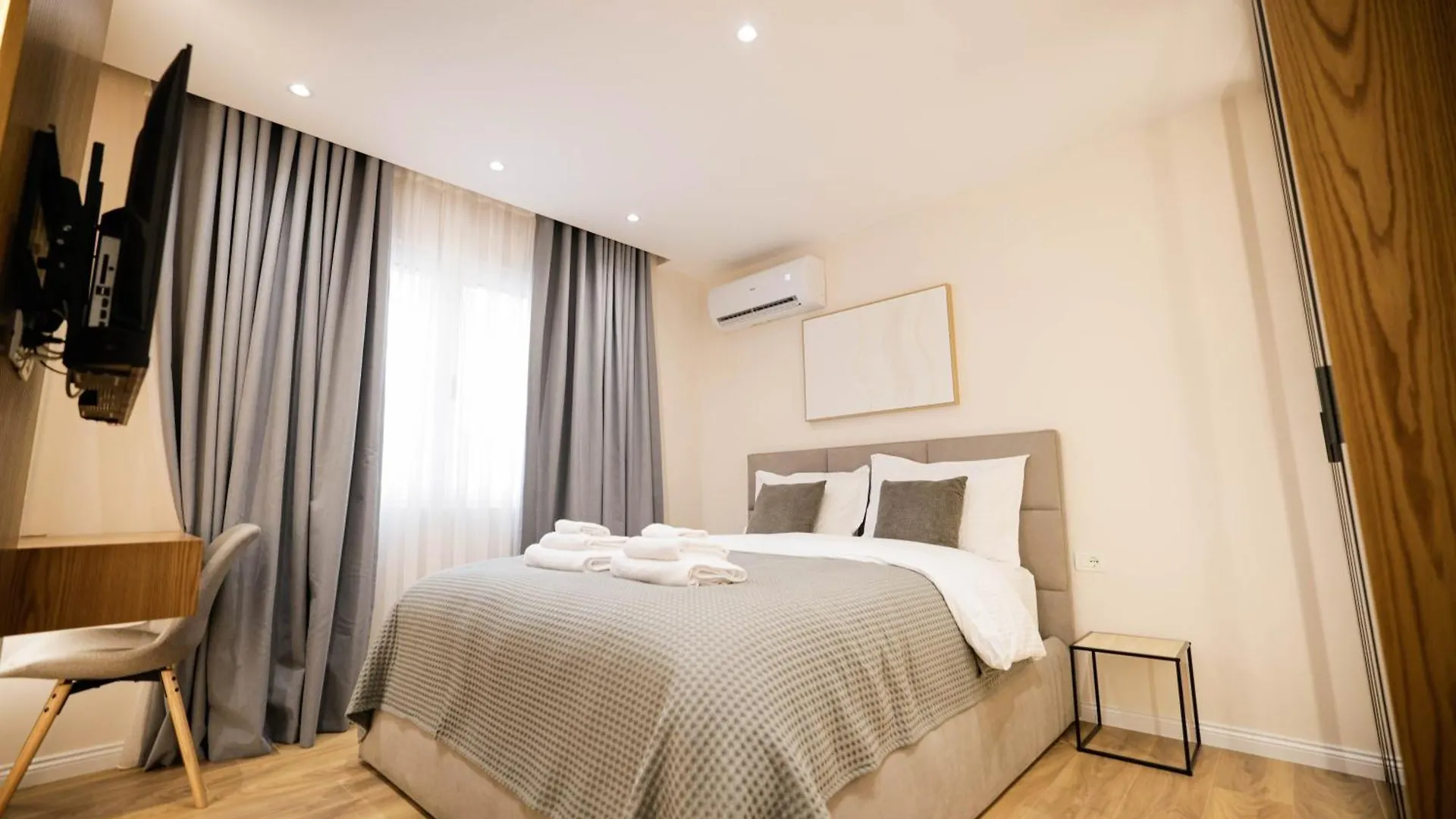 Urban Deluxe Apartments Τίρανα
